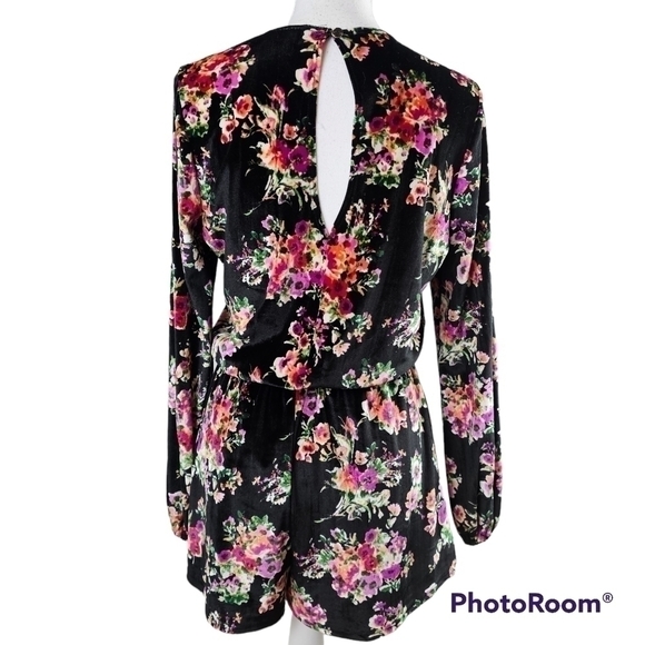 Show Me Your MuMu Kelsey Crushed Velvet Floral Romper in Medium - Picture 7 of 9